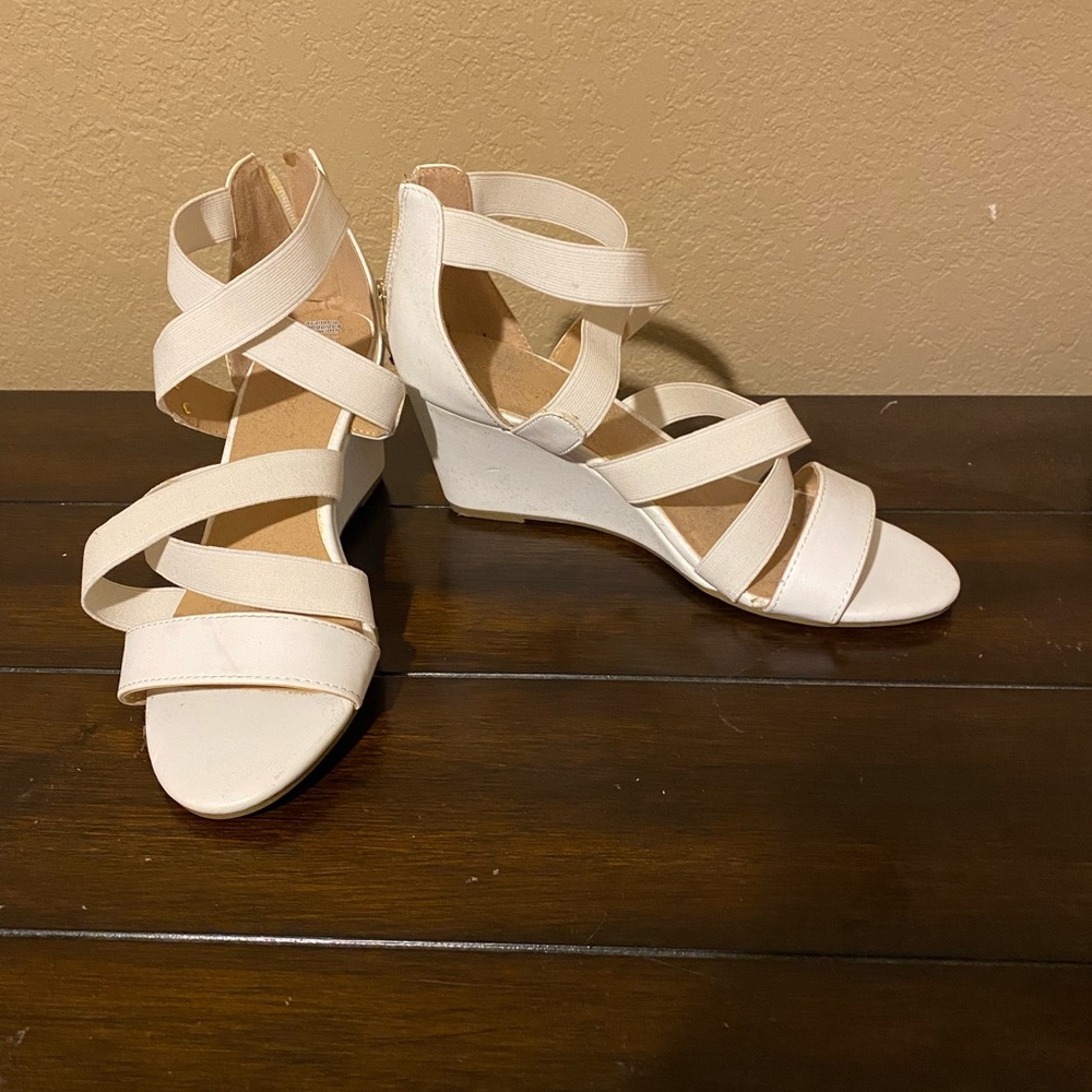 Liz Claiborne white shoes